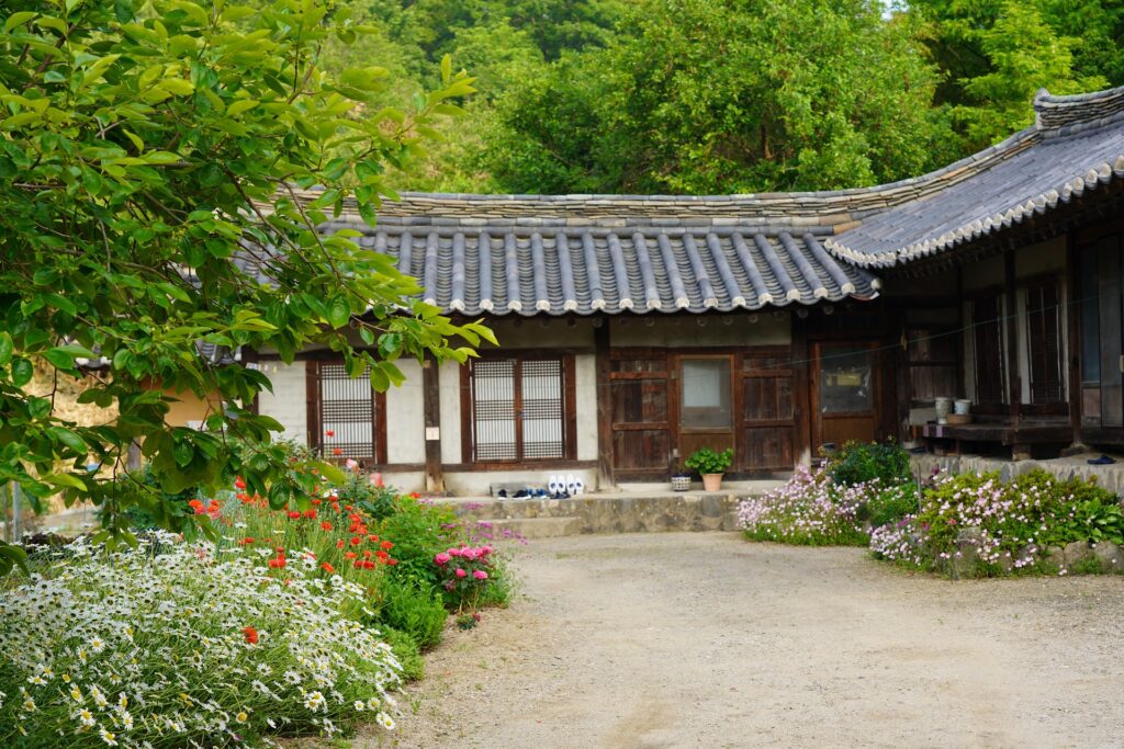 Finding Inspiration in Korean Culture 한옥